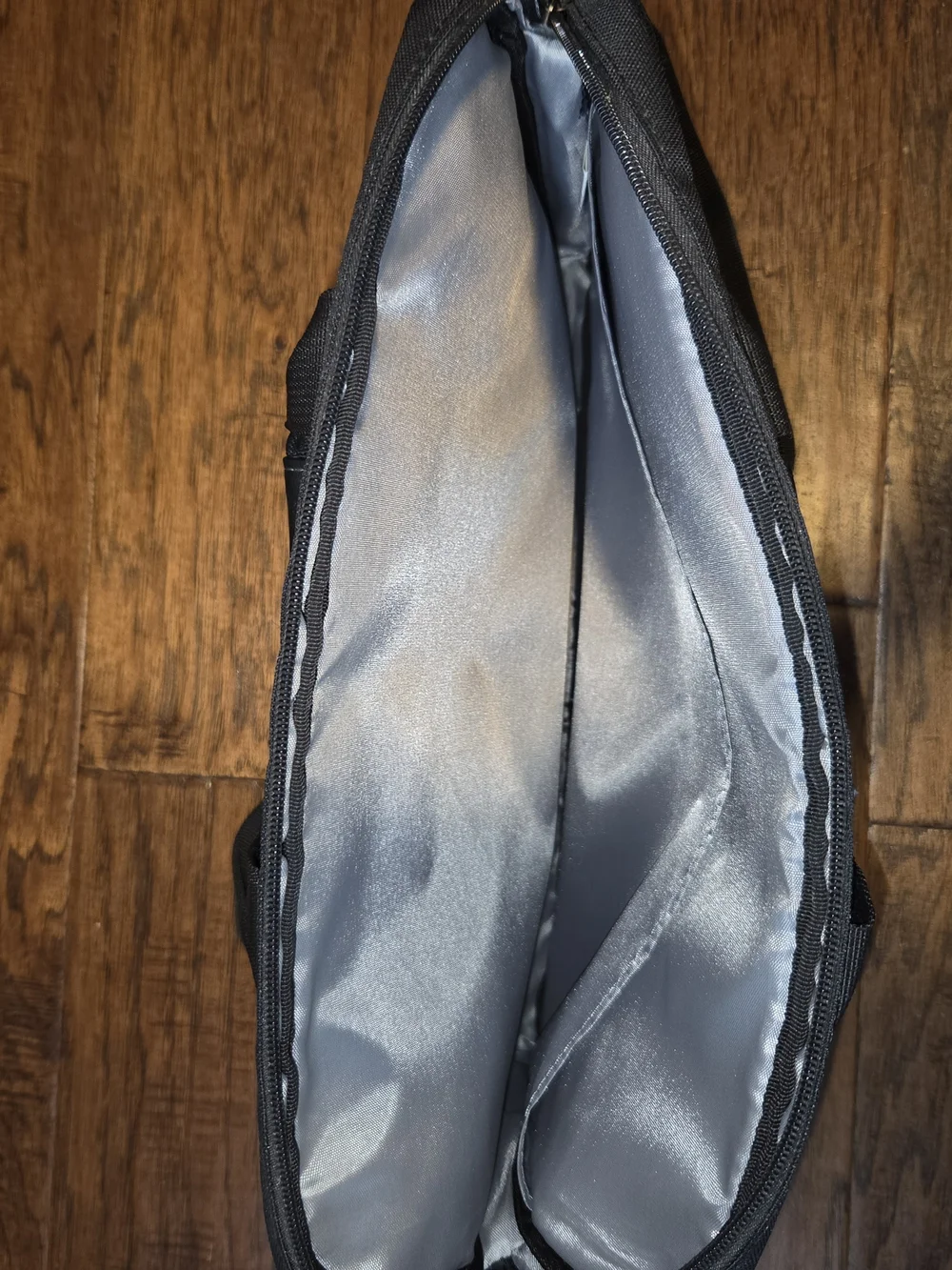 Targus black messenger